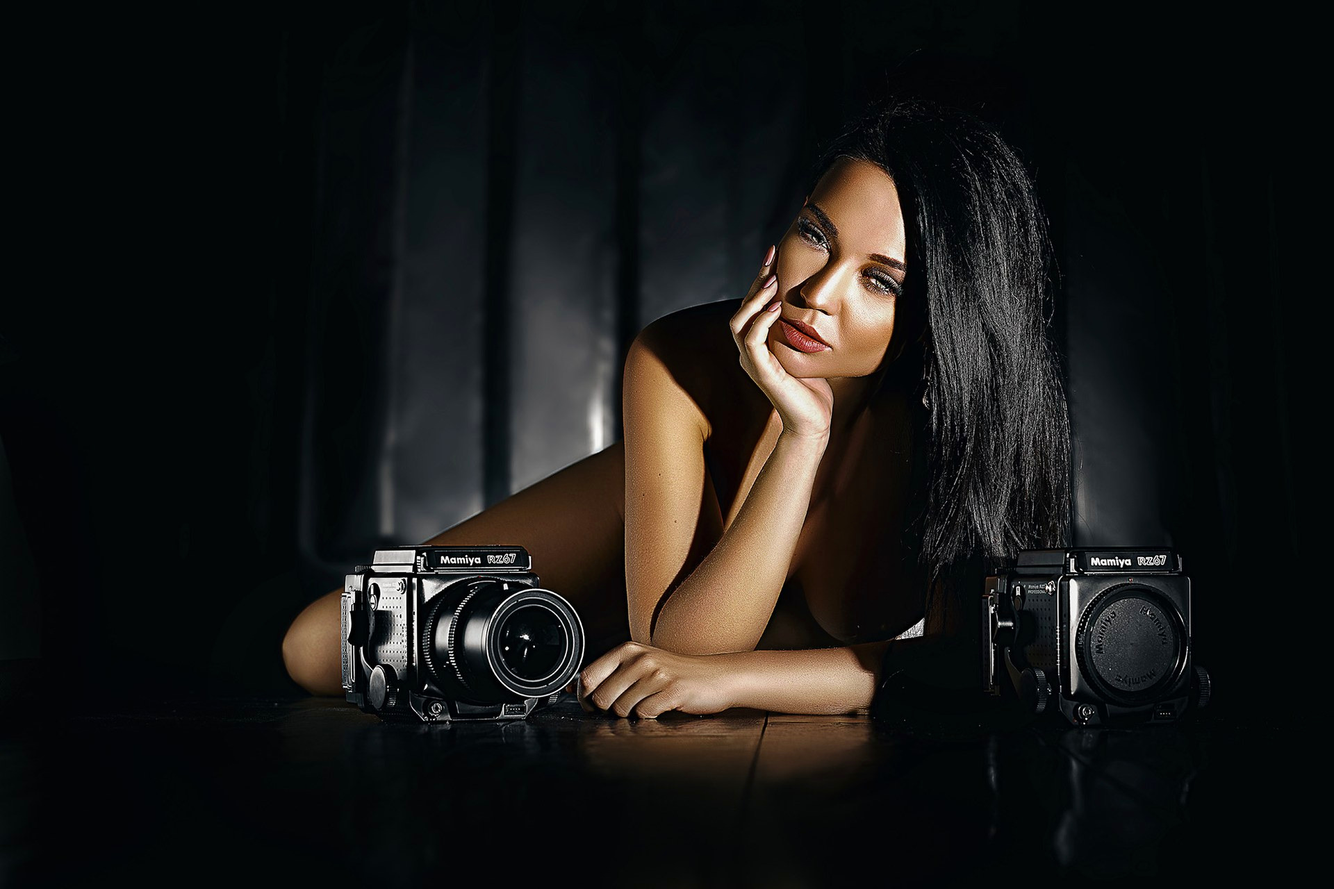 Portrait éditorial en clair-obscur avec deux Mamiya RZ67 pour un client de Toulouse